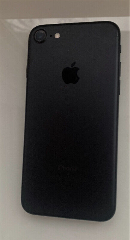 iPhone 7 black in Cell Phones in City of Toronto - Image 3