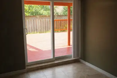 Private Bedroom for Singles Private Exit and Entrance through the backway door Close to all amenitie...