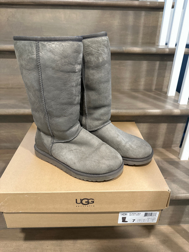 Ugg boots Size 7 dans Femmes - Chaussures  à Laval/Rive Nord
