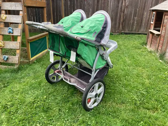 double stroller in Strollers, Carriers & Car Seats in Mississauga / Peel Region - Image 5