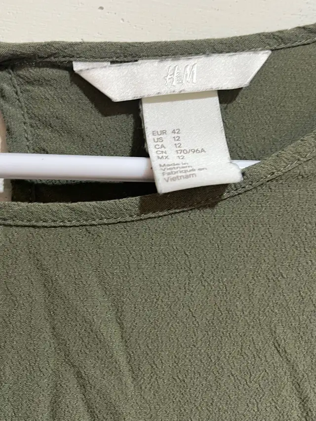 H&M army Green top sz 12 in Women's - Tops & Outerwear in Mississauga / Peel Region - Image 3