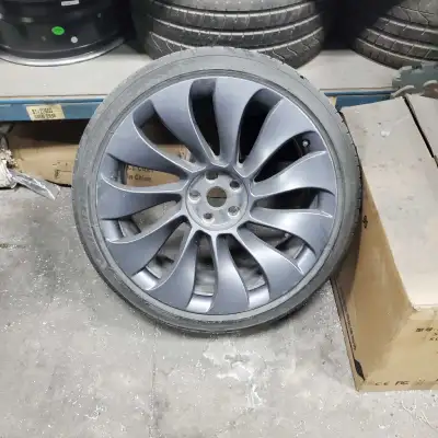 1 Tesla Model Y Rim - Rear
