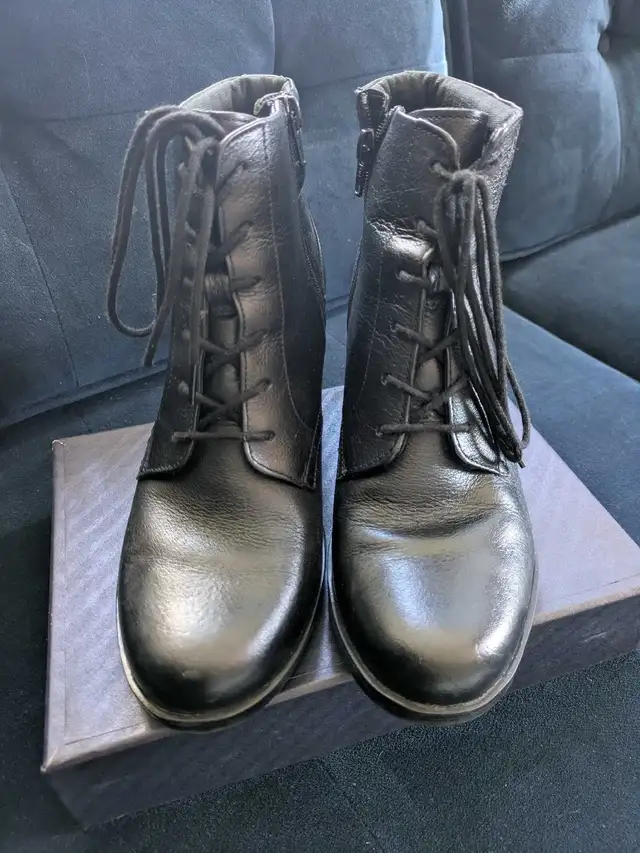 Clarks Hollis Jasmine Black Leather Lace-Up Ankle Boots 8.5 in Women's - Shoes in Calgary - Image 3