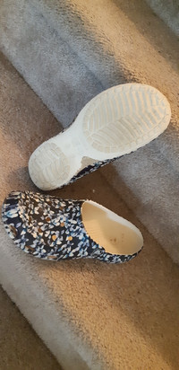 Blue patterned Crocs - women's size 5