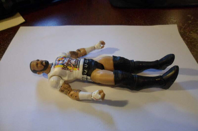 CM Punk Wrestling figure wwe wwf mattel  2012 Basic Wrestling  S dans Art et objets de collection  à Victoriaville - Image 4