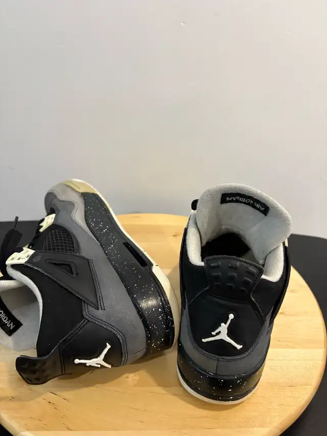 Jordan 4 Retro GS in Men's Shoes in City of Toronto - Image 7