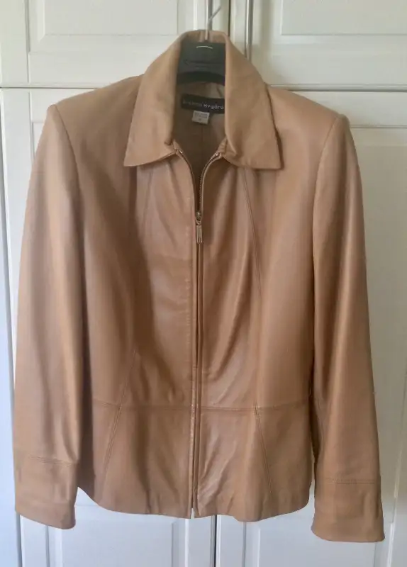 Jacket /veston de cuir, femme in Women's - Tops & Outerwear in Laval / North Shore - Image 4