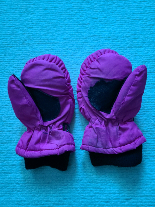 Mittens ages 4-7 in Kids & Youth in Calgary - Image 2