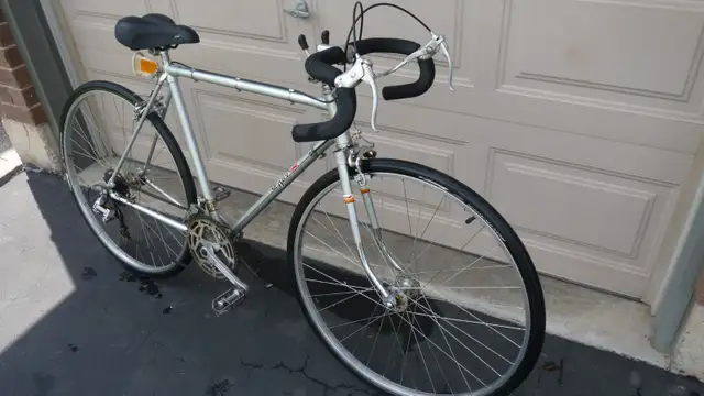 Men Road Bicycle in Road in Hamilton - Image 3
