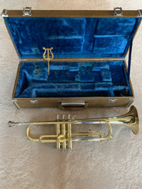 Vintage Yamaha YTR-232 Brass Trumpet W/Case and accessories. 