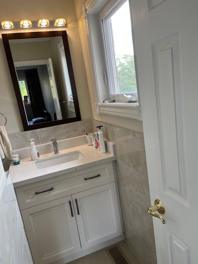 Spacious, Furnished Master Bedroom for Rent in Room Rentals & Roommates in Markham / York Region - Image 3