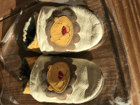 Chaussons- Pantoufles enfants Marque Robeez en cuir