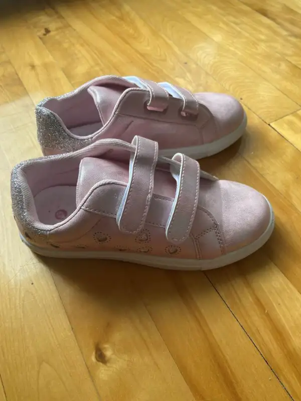 Souliers espadrilles pour filles Neuf Girls New Shoes NEW in Kids & Youth in City of Montréal - Image 2