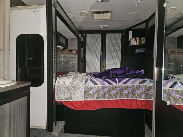 40'  Gearbox Toy Hauler in Park Models in Red Deer - Image 4