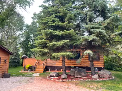This charming "Whitesands Estates" 3-bedroom, 1-bath year-round home sits on a beautifully landscape...
