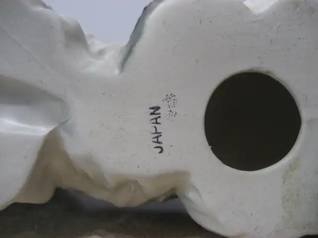 Large vintage ceramic dog figure, made in Japan in Arts & Collectibles in Moncton - Image 5