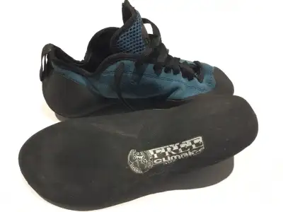 Women's climbing shoes very little used size 36 1/2 good condition, asking price $40.00