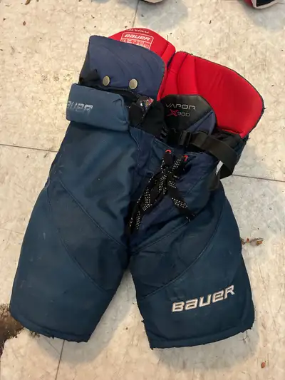 Bauer vapour x900 Junior small —$30 Warrior (new) shoulder pads junior small-$30 True xc7 size 11” -...