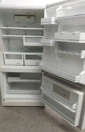 KITCHEN AID PACKAGE: Bottom-Freezer FRIDGE / RANGE in Refrigerators in London - Image 3