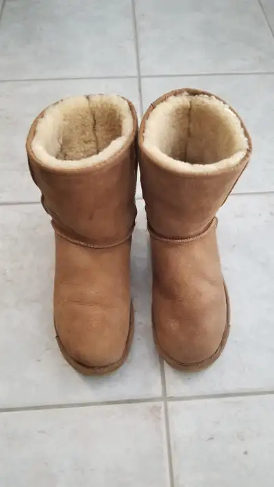 UGGS Women Classic Short Size W11, View more