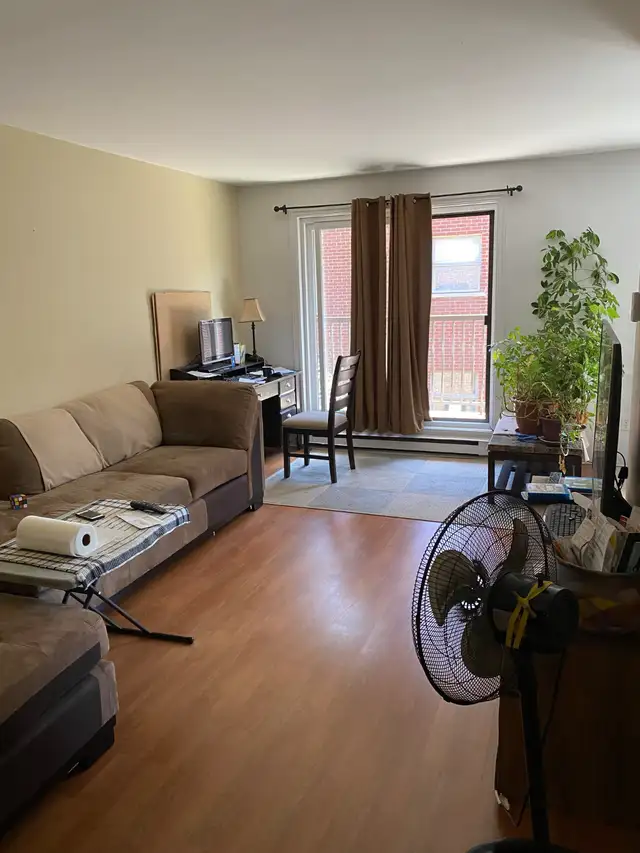 Pointe-aux-trembles beau grand 4 1/2 situé à l'étage