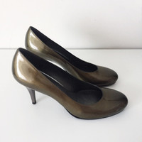 Women's Shoes - NEW - Stuart Weitzman - Round Toe Heels (Size 9)