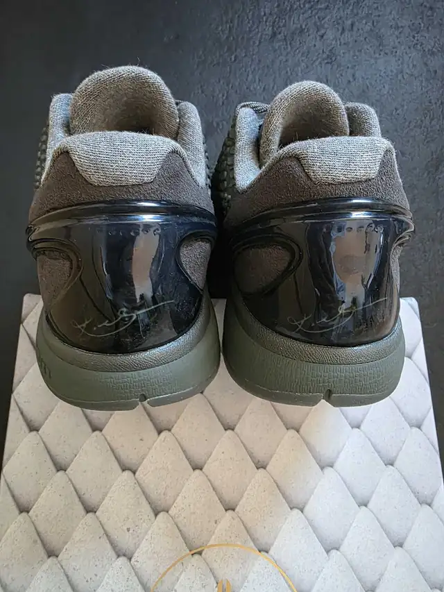 Kobe 6 Fade to Black size 8 in Men's Shoes in Mississauga / Peel Region - Image 6