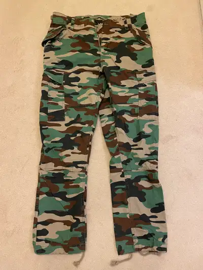 If this ad is up, item is still available. Pick up near Woodbine and Steeles in Markham Drawcord at...