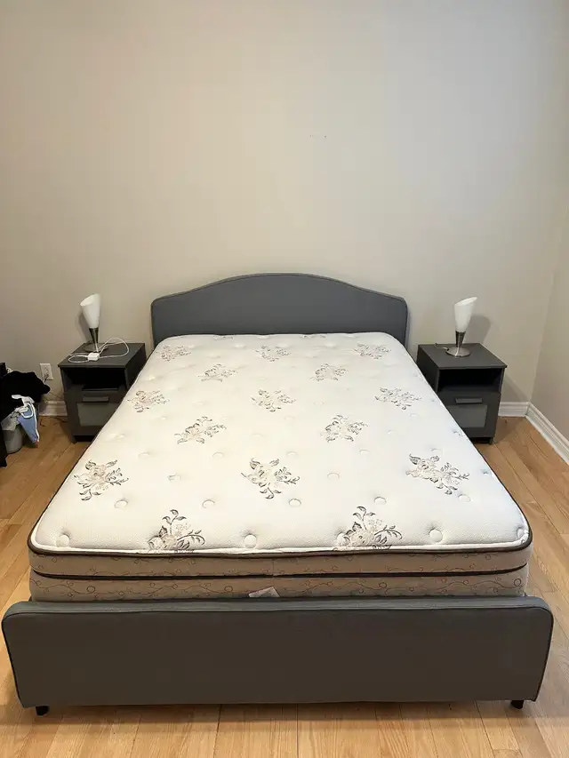 Queen Bed Set in Beds & Mattresses in Longueuil / South Shore - Image 3