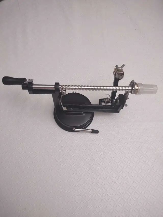 Apple peeler in Kitchen & Dining Wares in Mississauga / Peel Region - Image 5