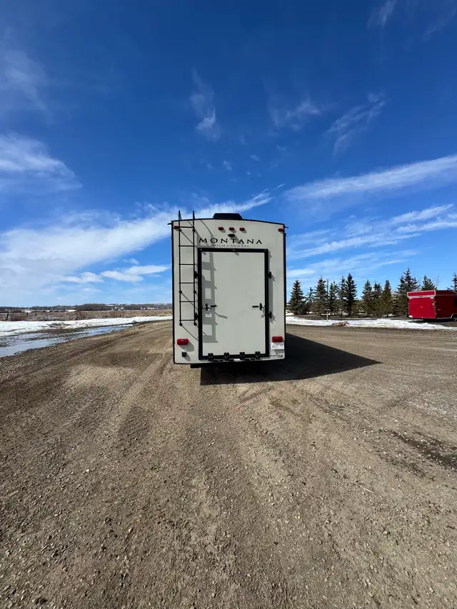 Montana 380th in RVs & Motorhomes in Grande Prairie - Image 4