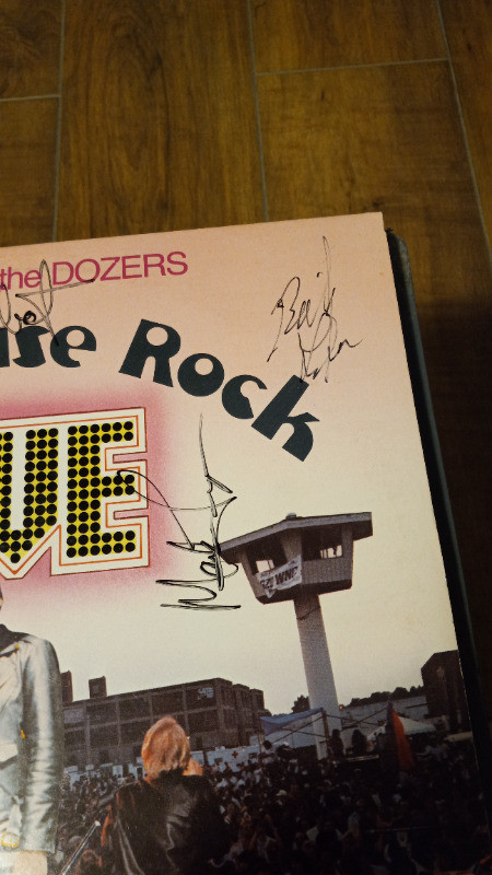 Vinyl Record Jailhouse Rock Phil Dirt and the Dozers Autographed in CDs, DVDs & Blu-ray in Trenton - Image 3