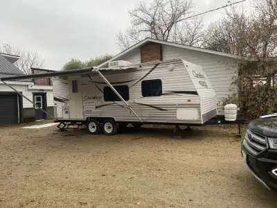 This trailer was only towed once to Niagara Falls. I must be seen to appreciate the conditions it is...