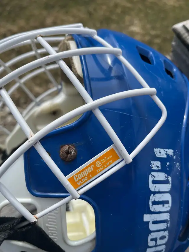Vintage Cooper SK600 Hockey Helmet & VL50 Cage in Hockey in Oakville / Halton Region - Image 8