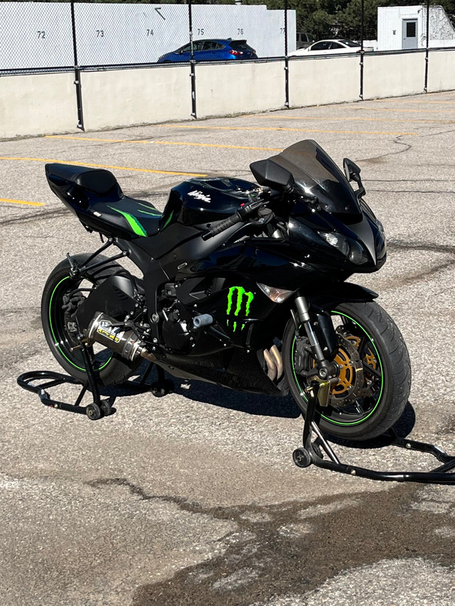 Kawasaki zx6r limited monster edition in Sport Bikes in Mississauga / Peel Region - Image 2