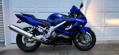 2006 Honda CBR600f4i motorcycle Great condition, 43,000km. Aftermarket windscreen, footrests, pant g...