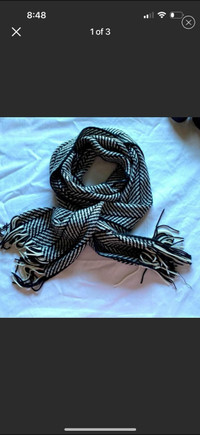 Ricki’s black and white knit scarf
