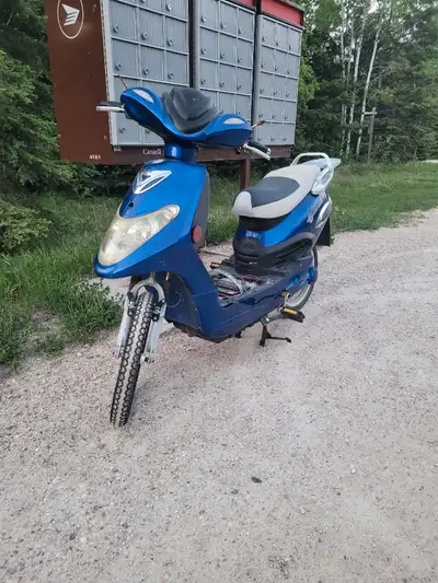 Electric moped Works good just needs 2 battery's (I have one but it needs 2 more to drive) It also n...