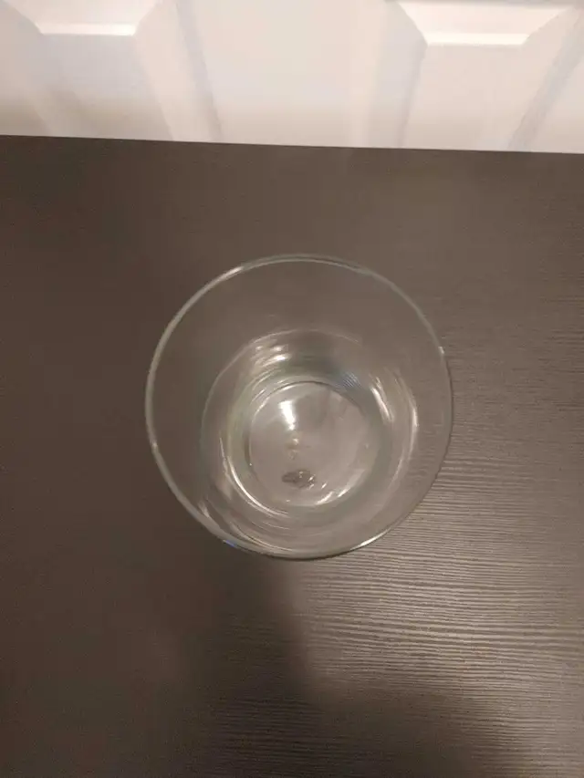 Glass vase in Home Décor & Accents in Ottawa - Image 3