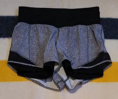 LULULEMON HOTTY HOT SHORT NAKED 4" FRACTAL ALPINE WHITE BLACK 6, View more