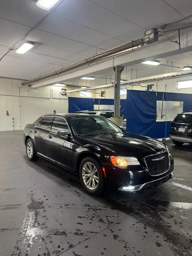 2017 Chrysler 300576493183976099845