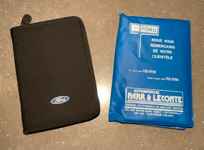 2 Étuis 3 guides du propriétaire pour Mustang 2002 (en anglais)…10$