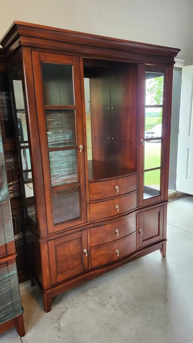 Dining Table Set- 6 chairs and Hutch in Dining Tables & Sets in Hamilton - Image 6