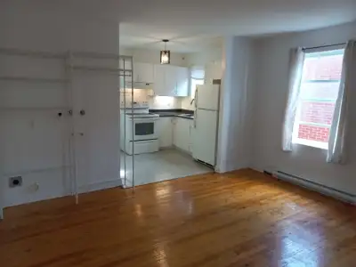 Luminous and cozy 2nd floor 3 ½ Lease is at $1242/month, but the first month is on us! Bringing the...