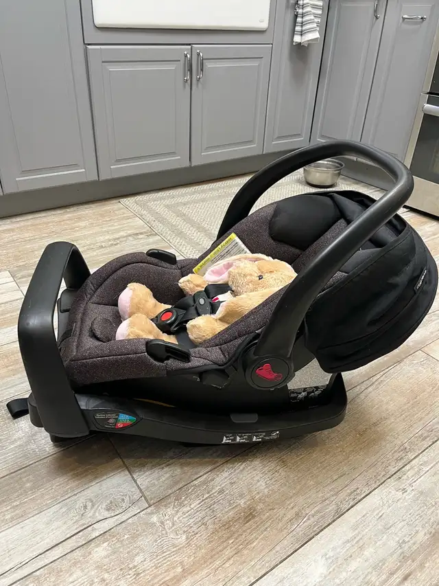 Infant car seat in Strollers, Carriers & Car Seats in City of Toronto - Image 4