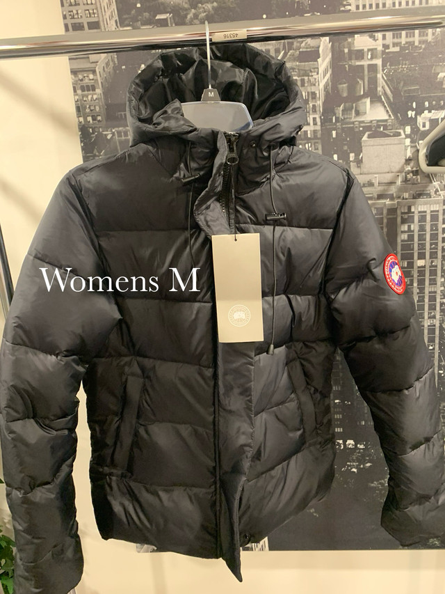 Women’s Mooseknuckle & Canada Goose Jacket in Women's - Tops & Outerwear in City of Toronto - Image 3