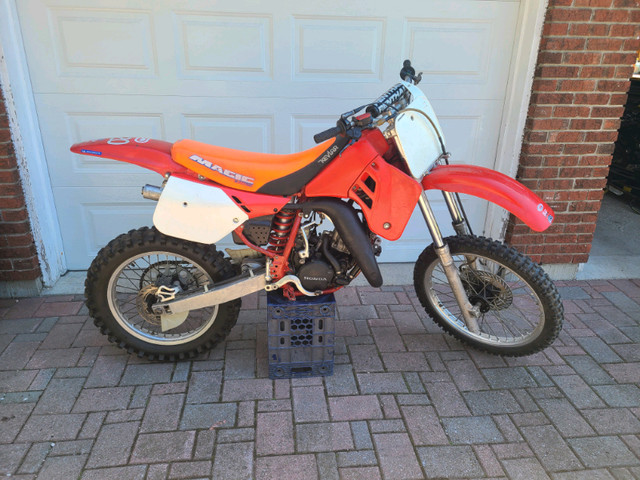 1988 CR125 with spare parts in Dirt Bikes & Motocross in Markham / York Region - Image 2