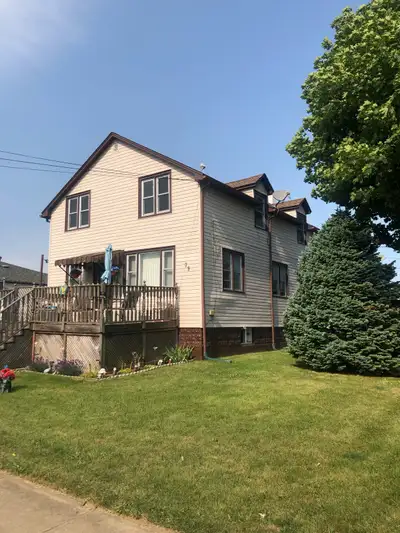 Beautiful 2 Bedroom + Den + Garage