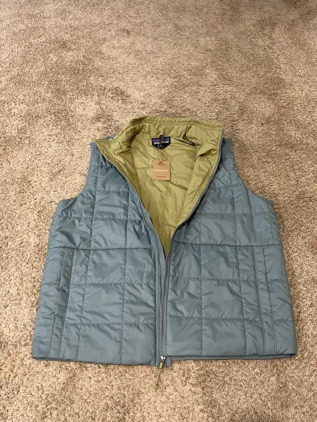 Patagonia Light Gust Vest (Men’s XL) in Men's in Calgary - Image 3