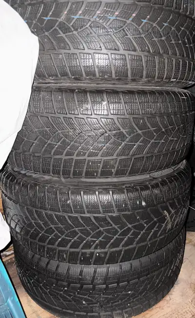 Set of (4) 235/55R18 Goodyear UltraGrip Performance+ winter tires on Ford Interceptor Wheels, the bo...